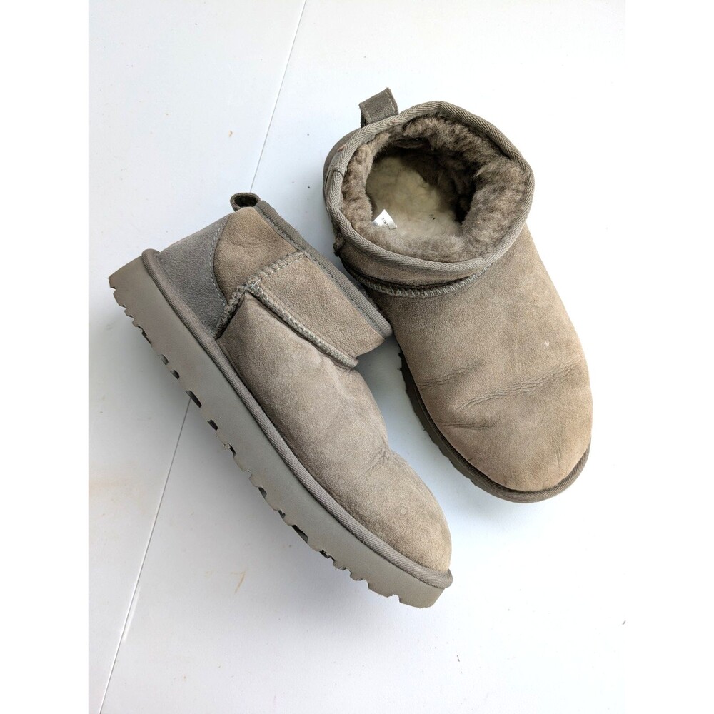 UGG Classic Ultra Mini Boots Women’s 9 Olive Green Suede Sheepskin Used No Box